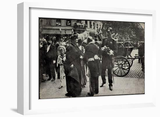 Retour De Prince Albert, 16 Aout 1909, À La Gare-null-Framed Giclee Print