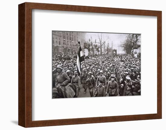 Return of the Guard from the War, Germany, December 1918-Unknown-Framed Photographic Print