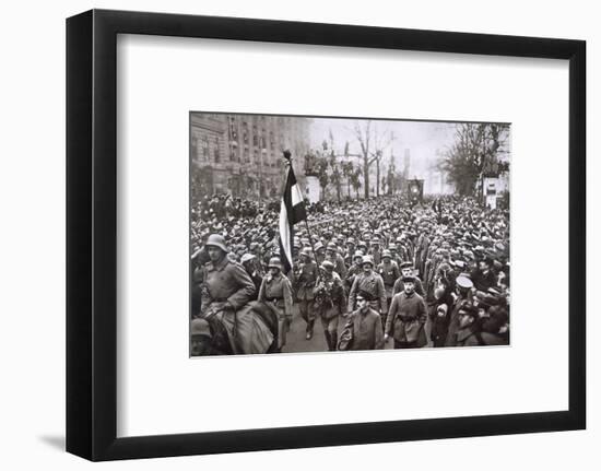Return of the Guard from the War, Germany, December 1918-Unknown-Framed Photographic Print