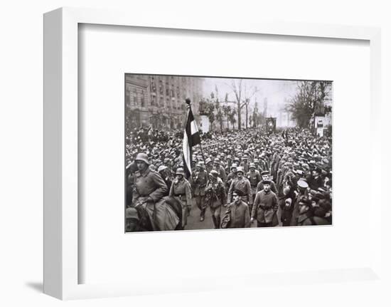 Return of the Guard from the War, Germany, December 1918-Unknown-Framed Photographic Print