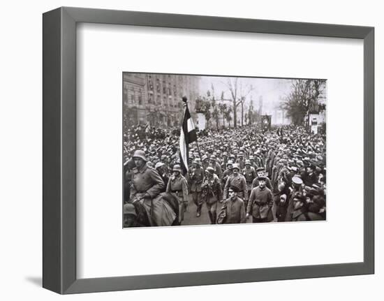 Return of the Guard from the War, Germany, December 1918-Unknown-Framed Photographic Print