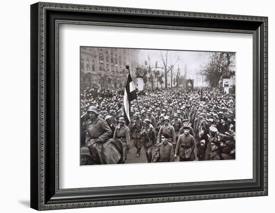 Return of the Guard from the War, Germany, December 1918-Unknown-Framed Photographic Print