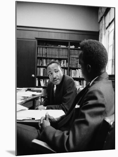 Reverend Martin Luther King Talking with Visiting African Leader Kenneth Kaunda-Alfred Eisenstaedt-Mounted Premium Photographic Print