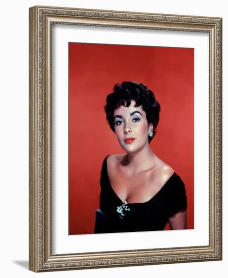 RHAPSODY, 1954 directed by CHARLES VIDOR Elizabeth Taylor (photo)-null-Framed Photo