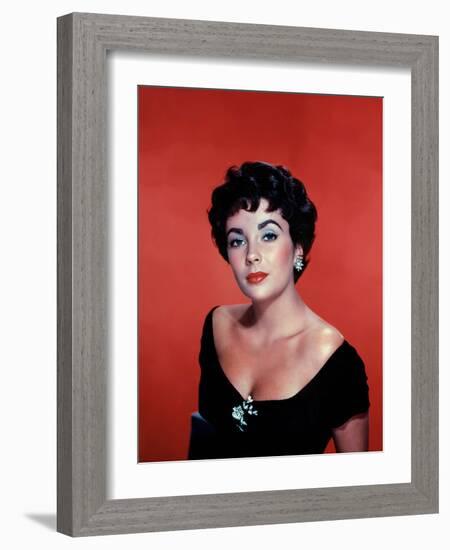 RHAPSODY, 1954 directed by CHARLES VIDOR Elizabeth Taylor (photo)-null-Framed Photo