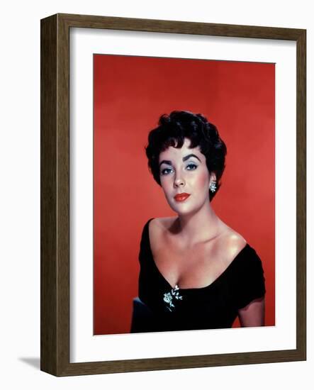 RHAPSODY, 1954 directed by CHARLES VIDOR Elizabeth Taylor (photo)-null-Framed Photo