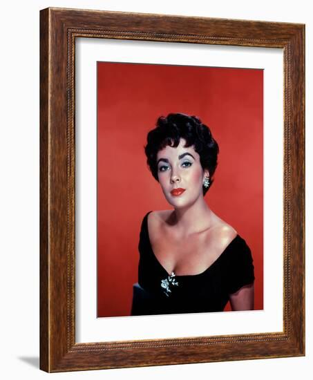 RHAPSODY, 1954 directed by CHARLES VIDOR Elizabeth Taylor (photo)-null-Framed Photo