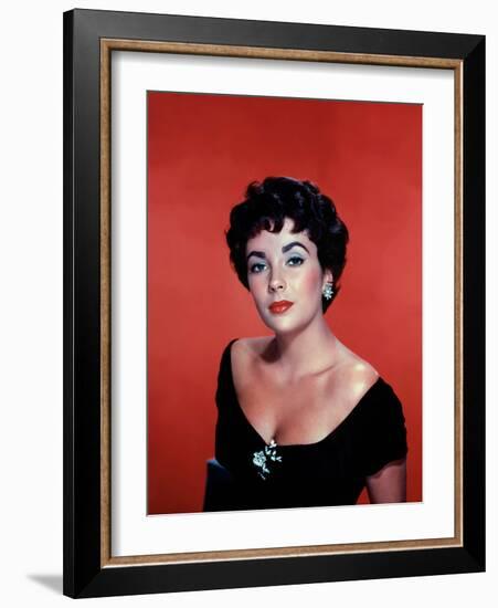 RHAPSODY, 1954 directed by CHARLES VIDOR Elizabeth Taylor (photo)-null-Framed Photo