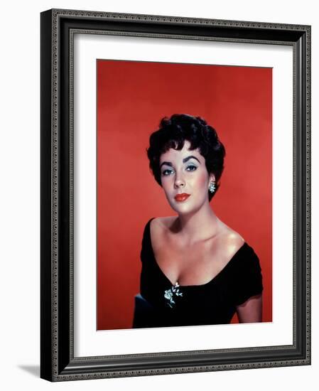 RHAPSODY, 1954 directed by CHARLES VIDOR Elizabeth Taylor (photo)-null-Framed Photo