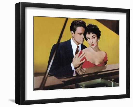 RHAPSODY, 1954 directed by CHARLES VIDOR John Ericson and Elizabeth Taylor (photo)-null-Framed Photo