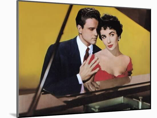 RHAPSODY, 1954 directed by CHARLES VIDOR John Ericson and Elizabeth Taylor (photo)-null-Mounted Photo