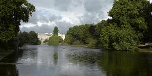 Buckingham Palace, St James Park, London-Richard Bryant-Photographic Print