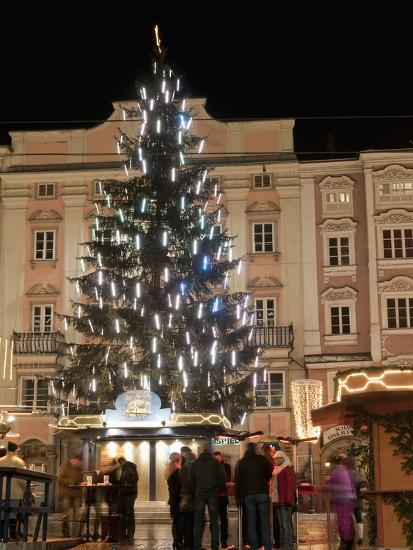 'Christmas Tree, Baroque Building and Stalls at Christmas Market, Linz ...