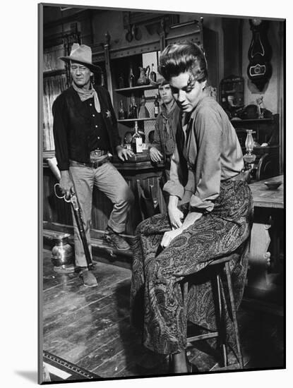 RIO BRAVO, 1959 directed by HOWARD HAWKS (b/w photo)-null-Mounted Photo