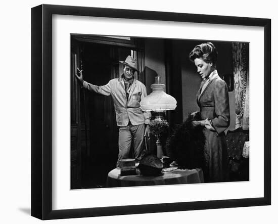 RIO BRAVO, 1959 directed by HOWARD HAWKS (b/w photo)-null-Framed Photo