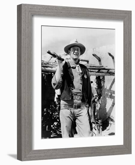 RIO BRAVO, 1959 directed by HOWARD HAWKS John Wayne (b/w photo)-null-Framed Photo