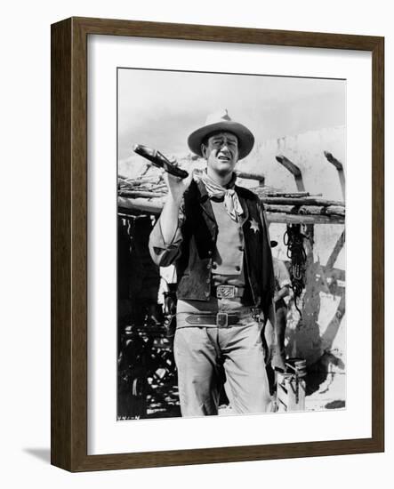 RIO BRAVO, 1959 directed by HOWARD HAWKS John Wayne (b/w photo)-null-Framed Photo