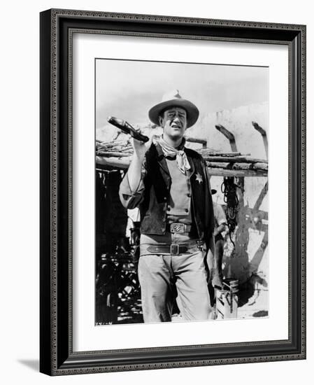 RIO BRAVO, 1959 directed by HOWARD HAWKS John Wayne (b/w photo)-null-Framed Photo