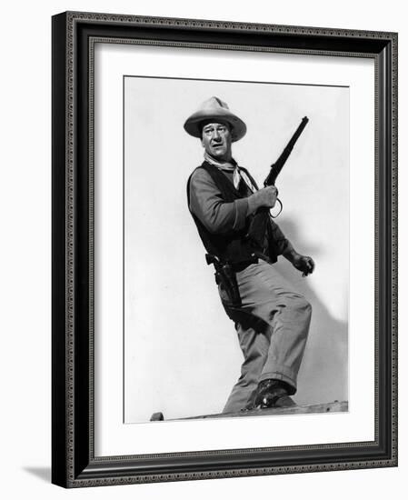 RIO BRAVO, 1959 directed by HOWARD HAWKS John Wayne (b/w photo)-null-Framed Photo