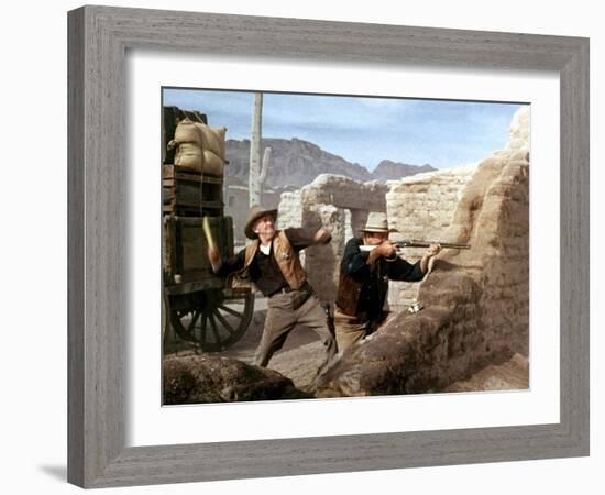 RIO BRAVO, 1959 directed by HOWARD HAWKS John Wayne (photo)-null-Framed Photo