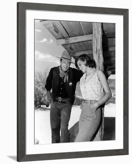 RIO BRAVO, 1959 directed by HOWARD HAWKS On the set, John Wayne and Angie Dickinson (b/w photo)-null-Framed Photo