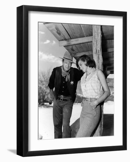 RIO BRAVO, 1959 directed by HOWARD HAWKS On the set, John Wayne and Angie Dickinson (b/w photo)-null-Framed Photo