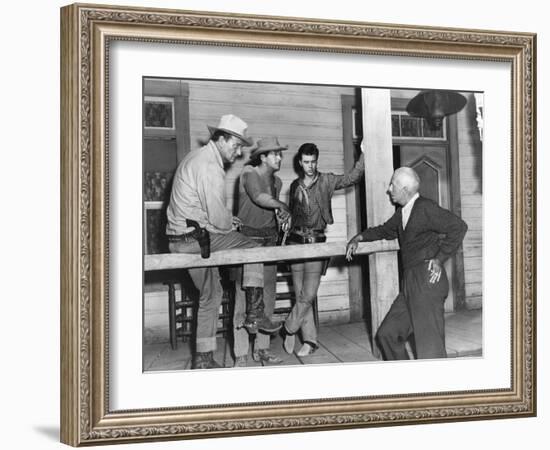 RIO BRAVO, 1959 directed by HOWARD HAWKS On the set, John Wayne, Dean Martin and Ricky Nelson with -null-Framed Photo