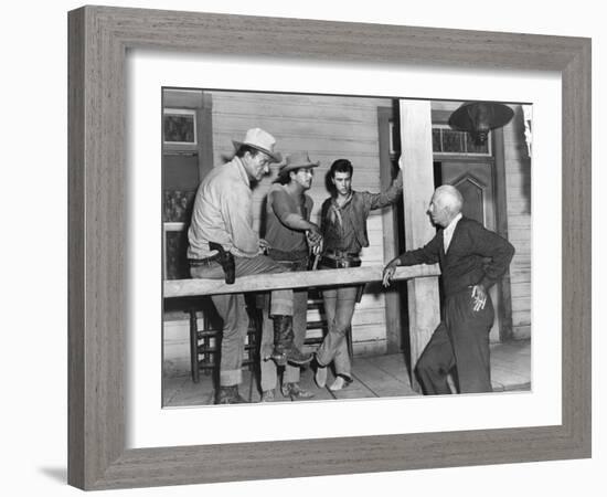 RIO BRAVO, 1959 directed by HOWARD HAWKS On the set, John Wayne, Dean Martin and Ricky Nelson with -null-Framed Photo