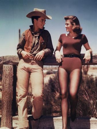 RIO BRAVO, 1959 directed by HOWARD HAWKS On the set, Ricky Nelson and Angie  Dickinson (photo)' Photo | Art.com