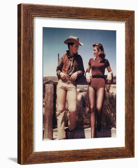 RIO BRAVO, 1959 directed by HOWARD HAWKS On the set, Ricky Nelson and Angie Dickinson (photo)-null-Framed Photo