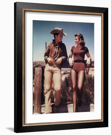 RIO BRAVO, 1959 directed by HOWARD HAWKS On the set, Ricky Nelson and Angie Dickinson (photo)-null-Framed Photo