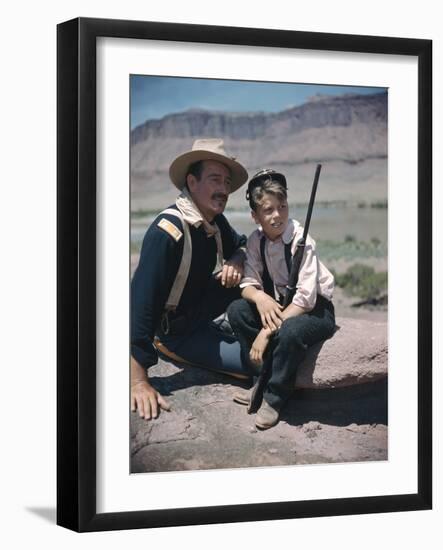 RIO GRANDE, 1950 directed by JOHN FORD John Wayne and his son Patrick (photo)-null-Framed Photo