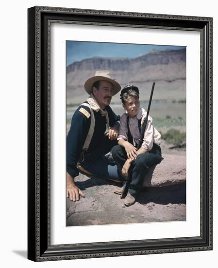 RIO GRANDE, 1950 directed by JOHN FORD John Wayne and his son Patrick (photo)-null-Framed Photo