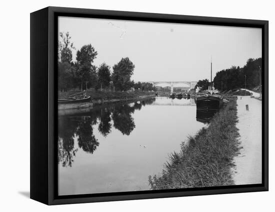Rivière-null-Framed Premier Image Canvas