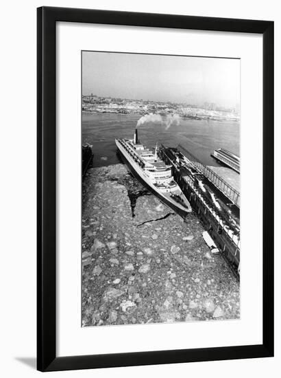 RMS Queen Elizabeth II in New York Harbour-null-Framed Photographic Print