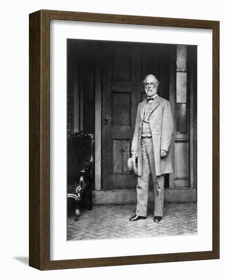 Robert E. Lee (1807-1870)-Mathew Brady-Framed Photographic Print