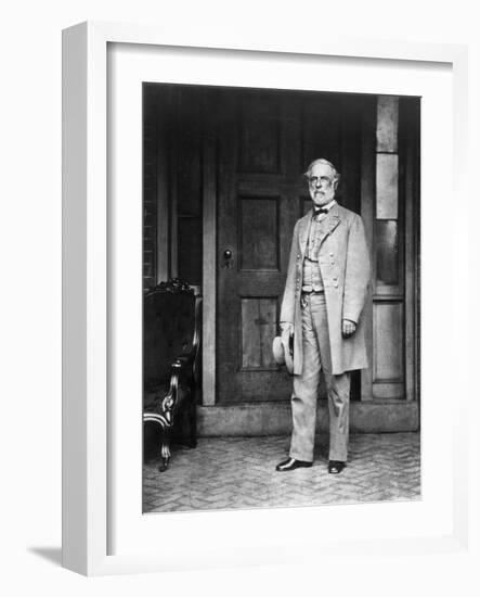 Robert E. Lee (1807-1870)-Mathew Brady-Framed Photographic Print