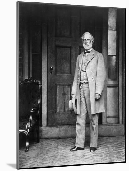 Robert E. Lee (1807-1870)-Mathew Brady-Mounted Photographic Print
