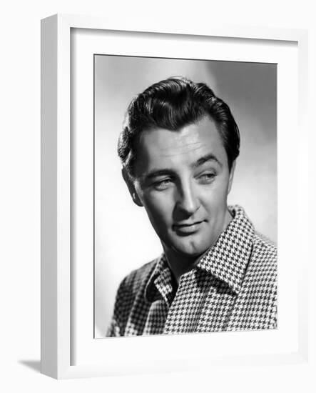 ROBERT MITCHUM (1917- 1997) en, 1948 (b/w photo)-null-Framed Photo