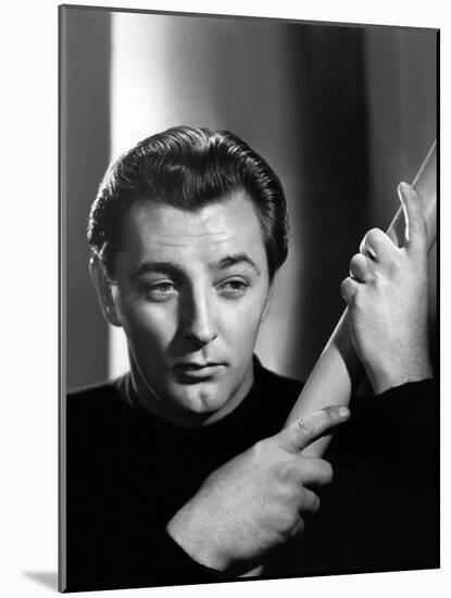 ROBERT MITCHUM in the 40's (b/w photo)-null-Mounted Photo