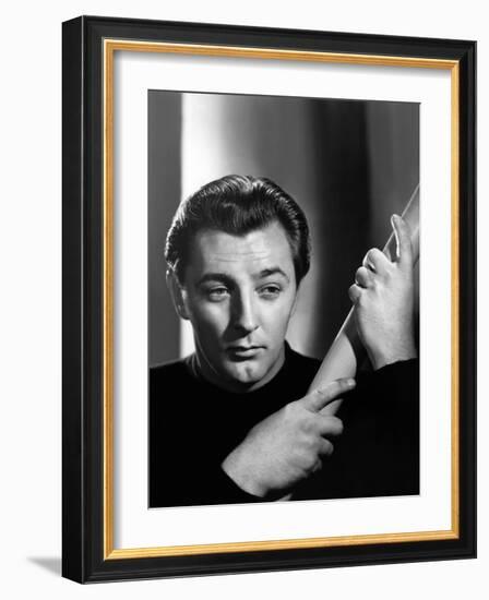 ROBERT MITCHUM in the 40's (b/w photo)-null-Framed Photo