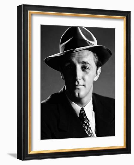 Robert Mitchum in the 50's dans les annees 50 (b/w photo)-null-Framed Photo