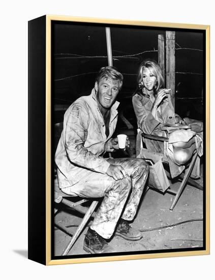 Robert Redford and Jane Fonda sur le tournage du film La Poursuite Impitoyable THE CHASE d'ArthurPe-null-Framed Stretched Canvas