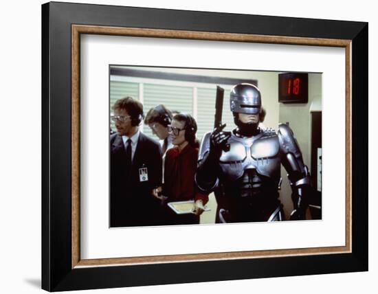 Robocop by Paul Verhoeven with Peter Weller, 1987 (photo)-null-Framed Photo