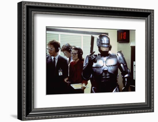 Robocop by Paul Verhoeven with Peter Weller, 1987 (photo)-null-Framed Photo