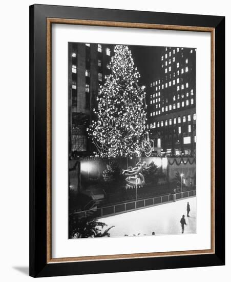 Rockefeller Center Christmas Tree at Night-Alfred Eisenstaedt-Framed Photographic Print