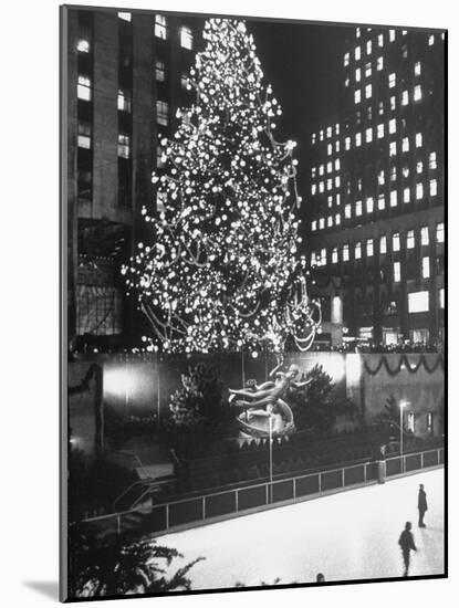 Rockefeller Center Christmas Tree at Night-Alfred Eisenstaedt-Mounted Photographic Print