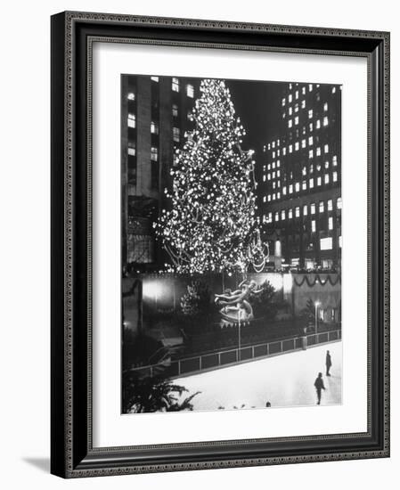 Rockefeller Center Christmas Tree at Night-Alfred Eisenstaedt-Framed Photographic Print