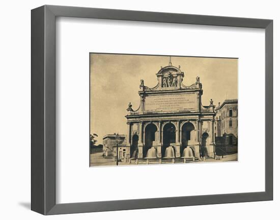'Roma - Fountain of the aquaduct of Paul V, erected from the designs of Fontana in 1612', 1910-Unknown-Framed Photographic Print