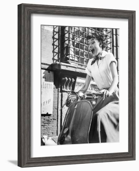 Roman Holiday, Audrey Hepburn, 1953-null-Framed Photo